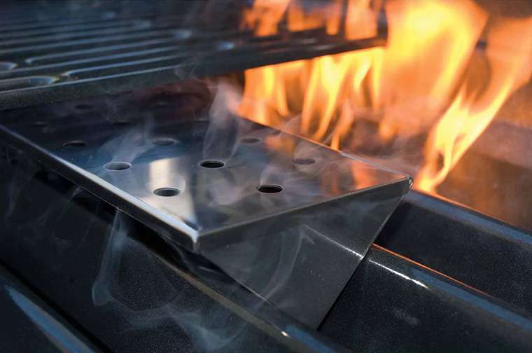 Charcoal Stainless Steel V-shaped Smoker Box for Gas Grills