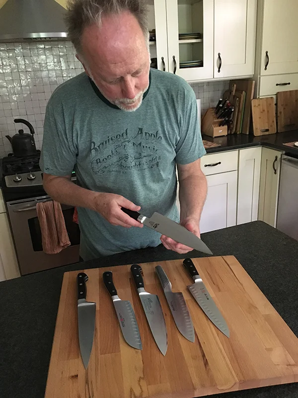 KitchenKnifeGuru inspects chef knives