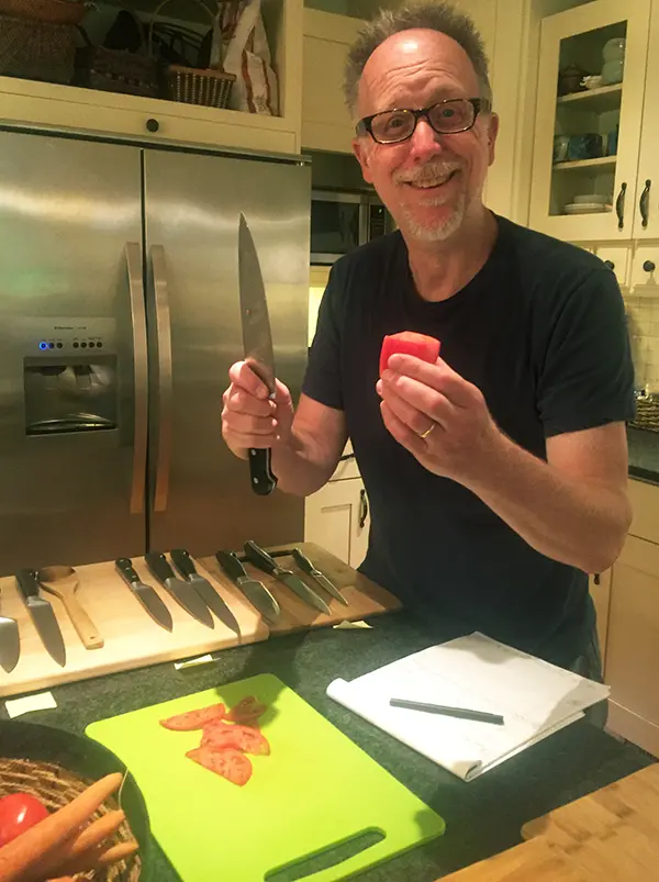 KKG tomato testing a Zwilling Professional S chef knife